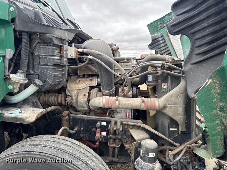 image for item YA2396 2017 Freightliner Cascadia 125 semi truck