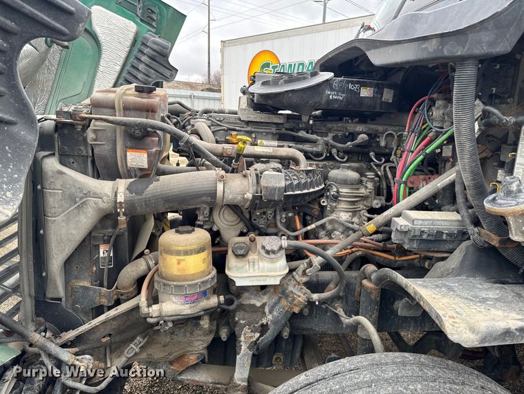 image for item YA2396 2017 Freightliner Cascadia 125 semi truck