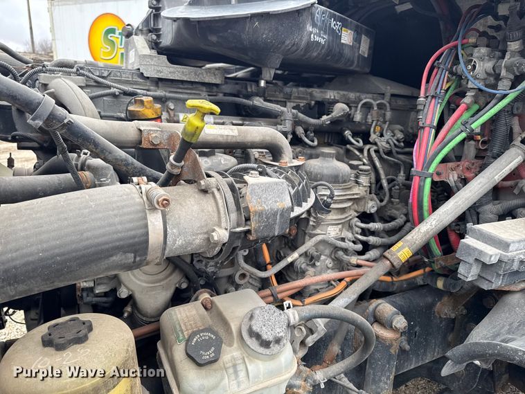 image for item YA2396 2017 Freightliner Cascadia 125 semi truck