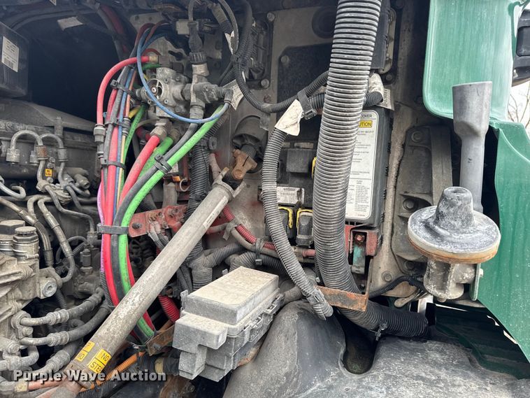 image for item YA2396 2017 Freightliner Cascadia 125 semi truck