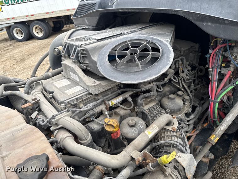 image for item YA2396 2017 Freightliner Cascadia 125 semi truck