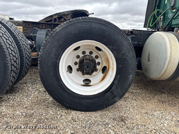 image for item YA2396 2017 Freightliner Cascadia 125 semi truck