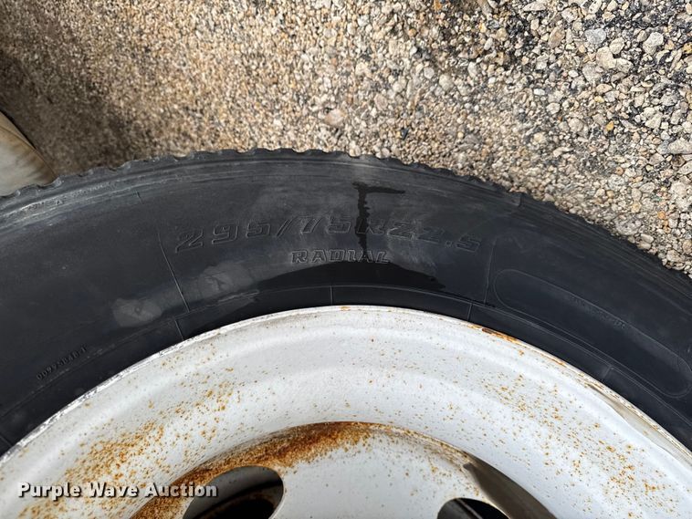 image for item YA2396 2017 Freightliner Cascadia 125 semi truck