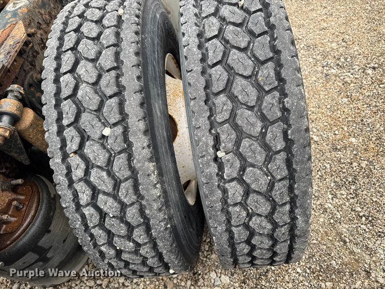 image for item YA2396 2017 Freightliner Cascadia 125 semi truck