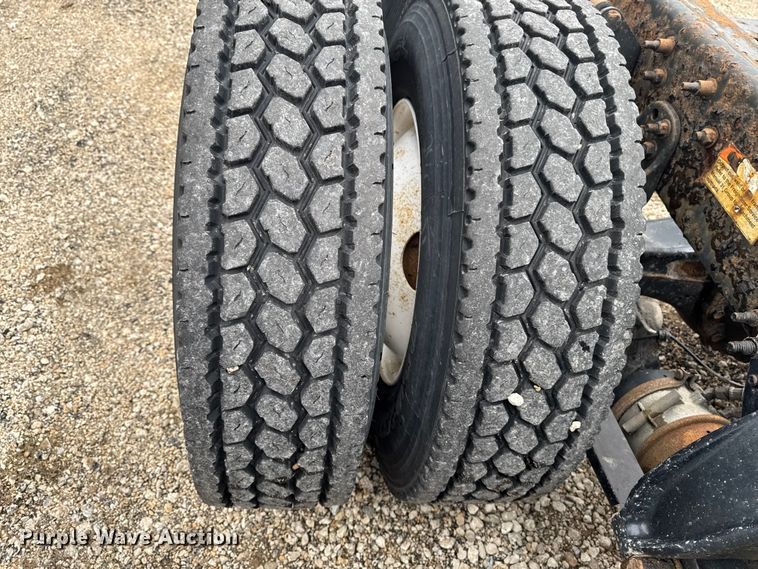 image for item YA2396 2017 Freightliner Cascadia 125 semi truck