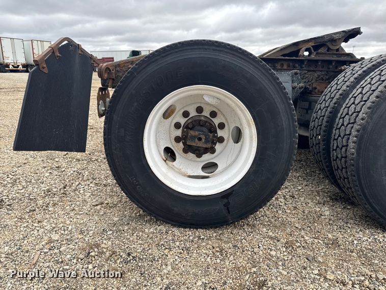 image for item YA2396 2017 Freightliner Cascadia 125 semi truck