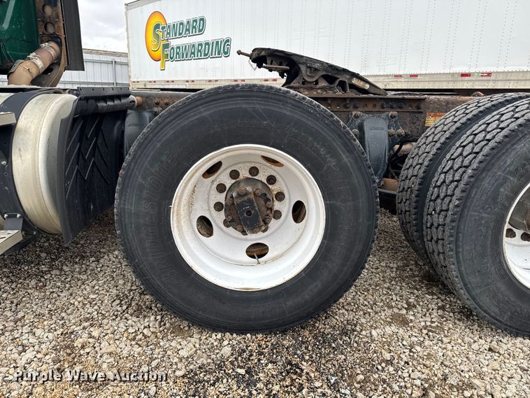 image for item YA2396 2017 Freightliner Cascadia 125 semi truck