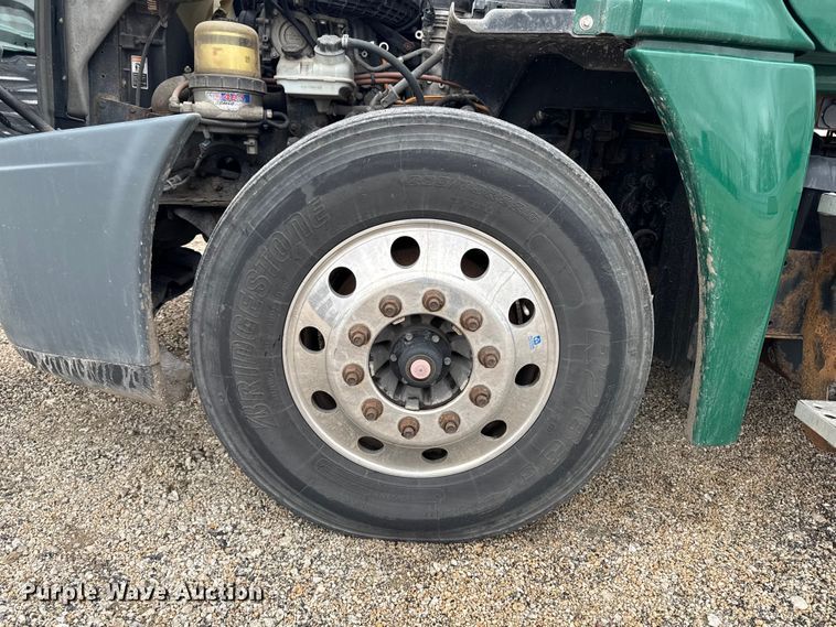 image for item YA2396 2017 Freightliner Cascadia 125 semi truck