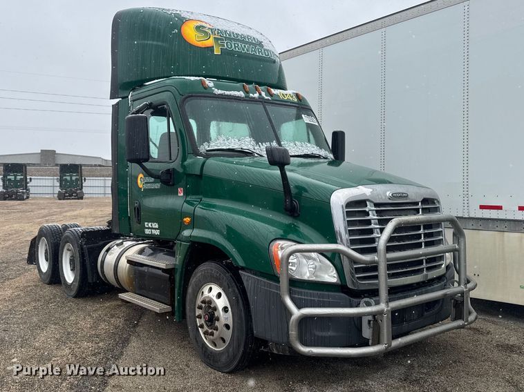 image for item YA2397 2017 Freightliner Cascadia 125 semi truck