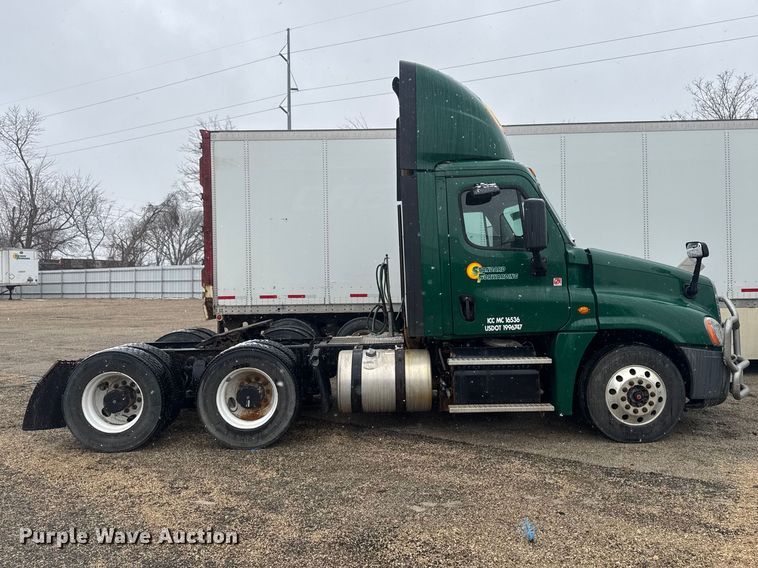 image for item YA2397 2017 Freightliner Cascadia 125 semi truck