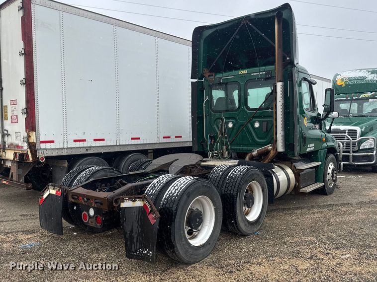 image for item YA2397 2017 Freightliner Cascadia 125 semi truck