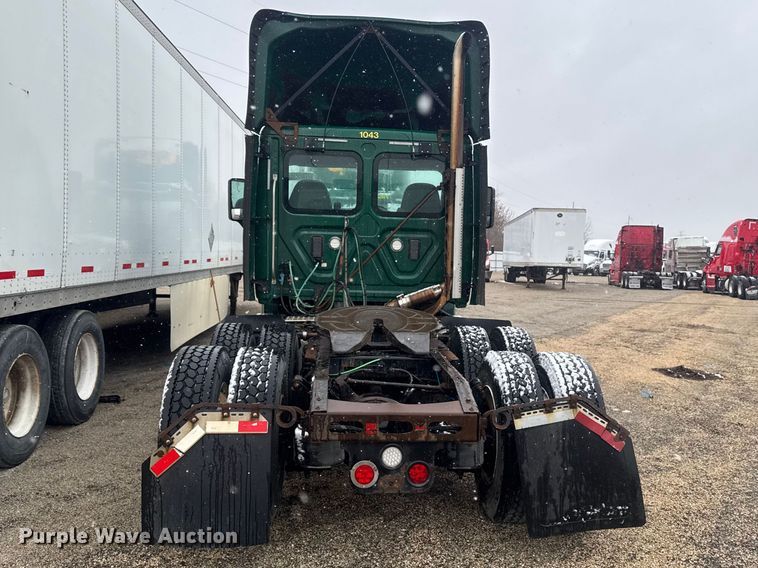 image for item YA2397 2017 Freightliner Cascadia 125 semi truck