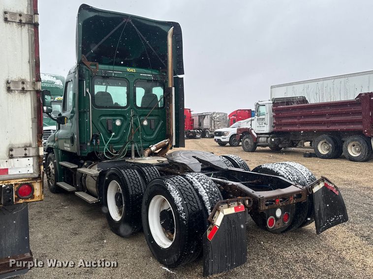 image for item YA2397 2017 Freightliner Cascadia 125 semi truck