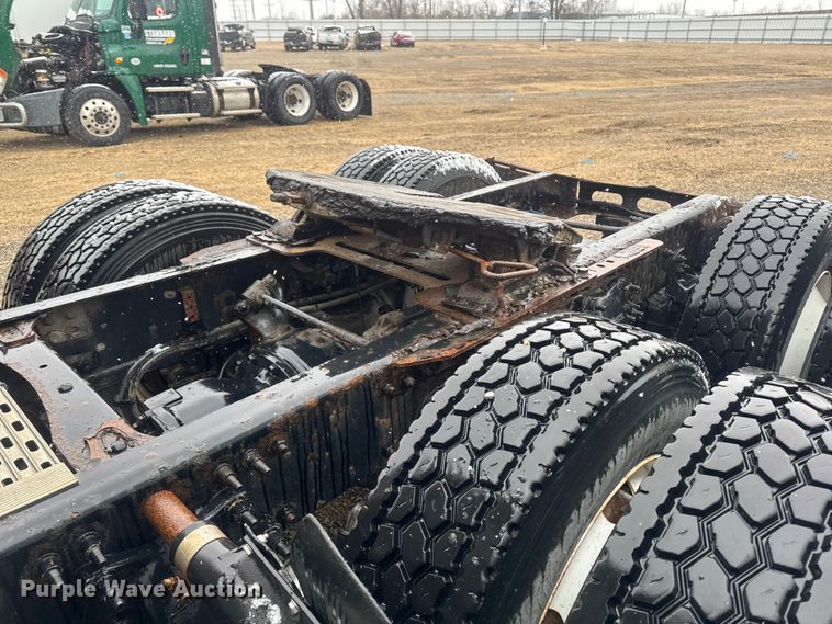 image for item YA2397 2017 Freightliner Cascadia 125 semi truck