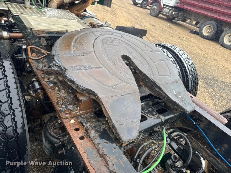 image for item YA2397 2017 Freightliner Cascadia 125 semi truck