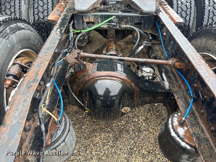 image for item YA2397 2017 Freightliner Cascadia 125 semi truck