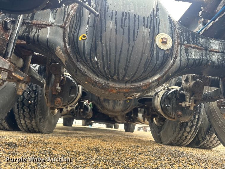 image for item YA2397 2017 Freightliner Cascadia 125 semi truck