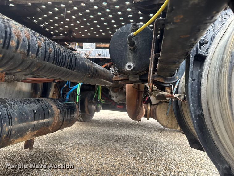 image for item YA2397 2017 Freightliner Cascadia 125 semi truck