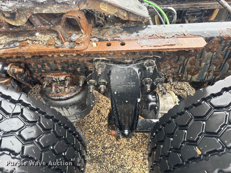 image for item YA2397 2017 Freightliner Cascadia 125 semi truck