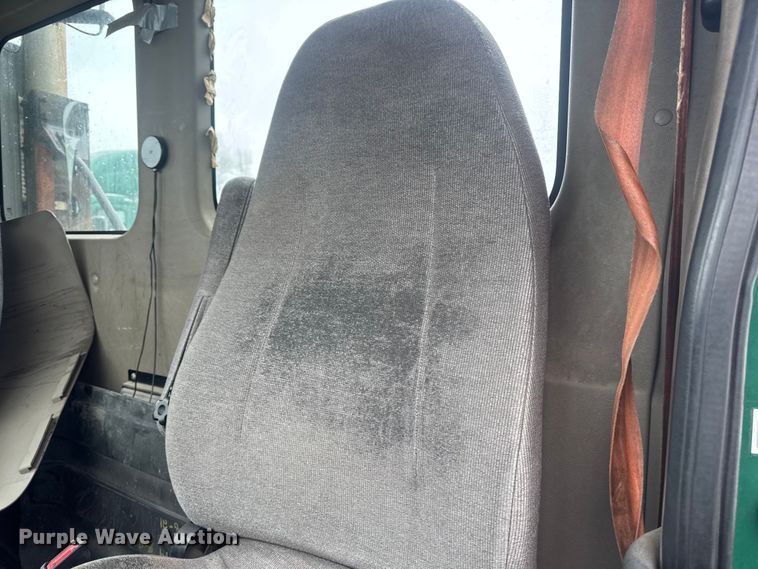 image for item YA2397 2017 Freightliner Cascadia 125 semi truck