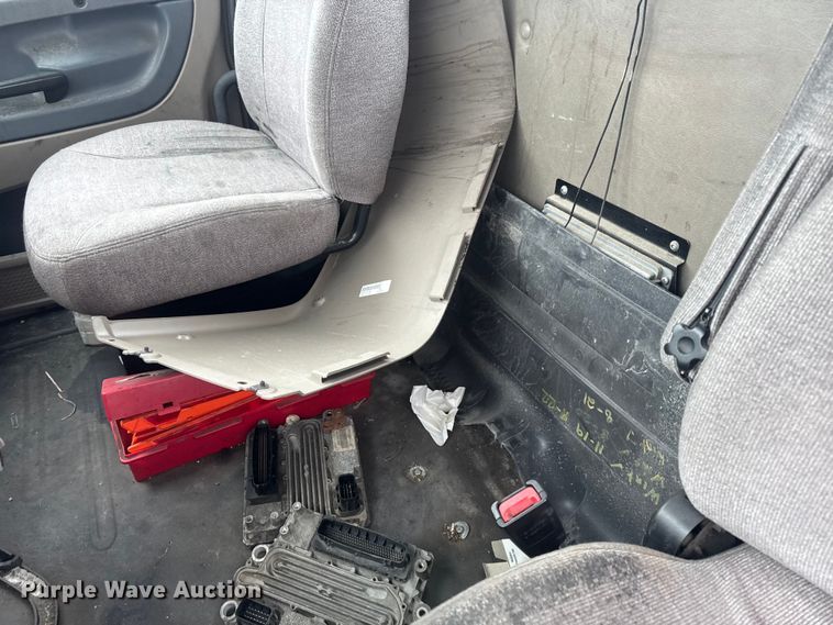 image for item YA2397 2017 Freightliner Cascadia 125 semi truck