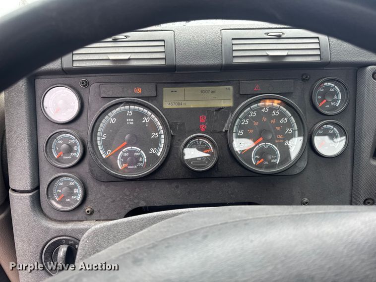 image for item YA2397 2017 Freightliner Cascadia 125 semi truck