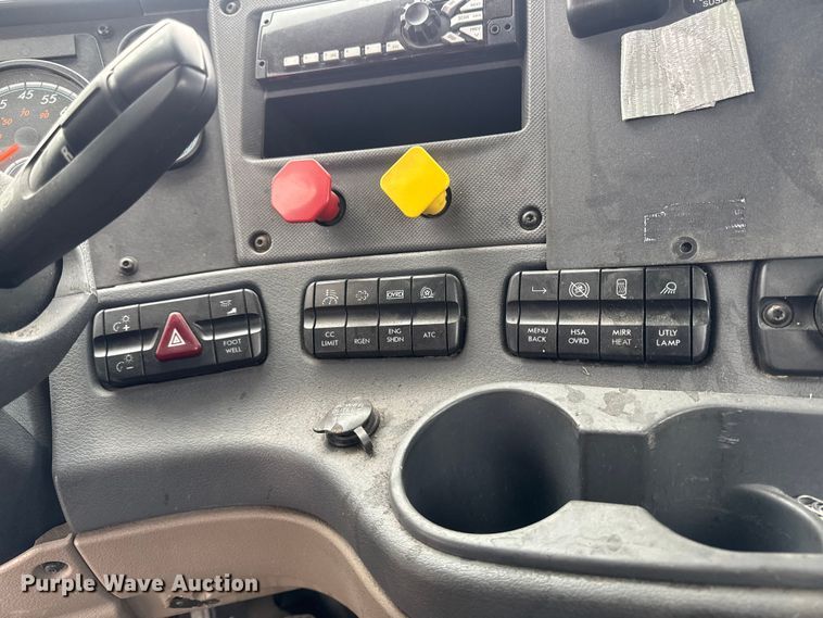 image for item YA2397 2017 Freightliner Cascadia 125 semi truck