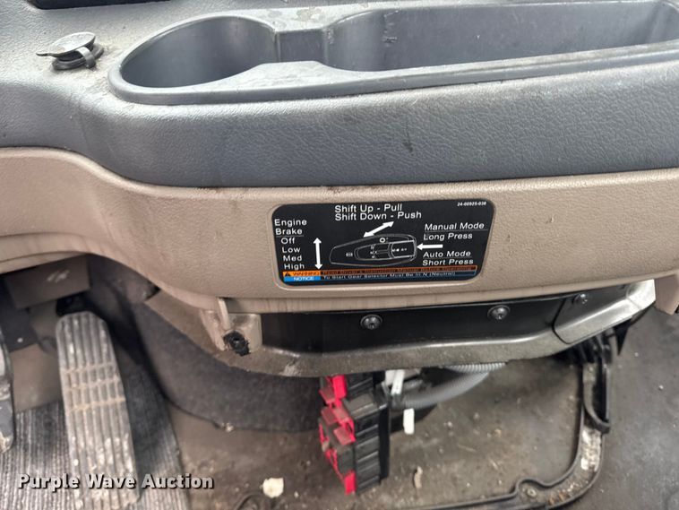 image for item YA2397 2017 Freightliner Cascadia 125 semi truck