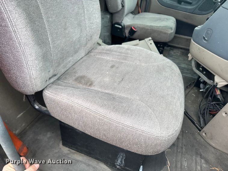 image for item YA2397 2017 Freightliner Cascadia 125 semi truck