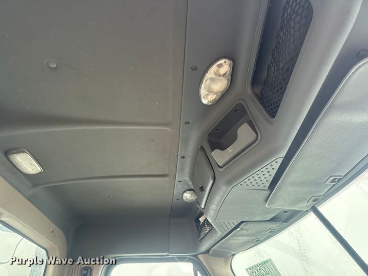 image for item YA2397 2017 Freightliner Cascadia 125 semi truck