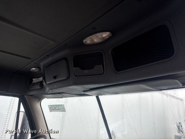 image for item YA2397 2017 Freightliner Cascadia 125 semi truck