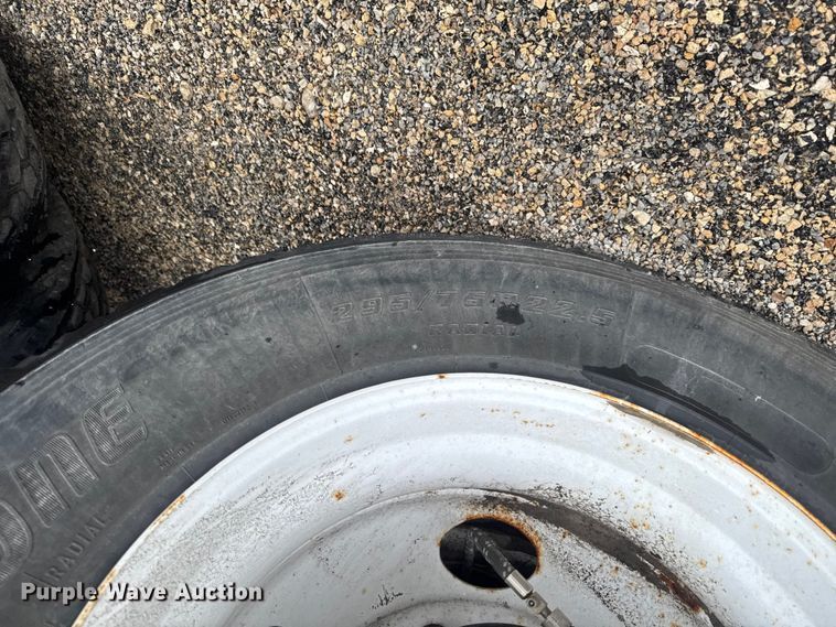 image for item YA2397 2017 Freightliner Cascadia 125 semi truck