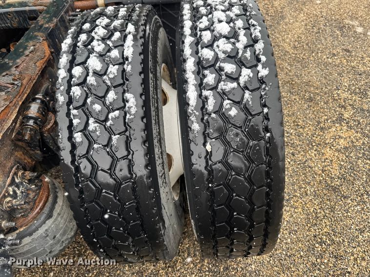 image for item YA2397 2017 Freightliner Cascadia 125 semi truck