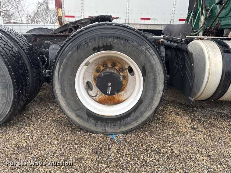 image for item YA2397 2017 Freightliner Cascadia 125 semi truck