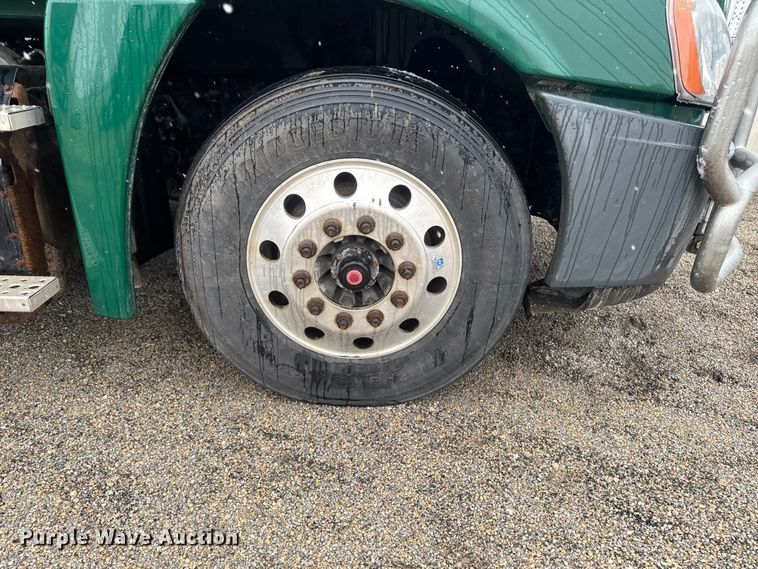 image for item YA2397 2017 Freightliner Cascadia 125 semi truck