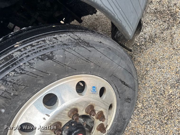 image for item YA2397 2017 Freightliner Cascadia 125 semi truck