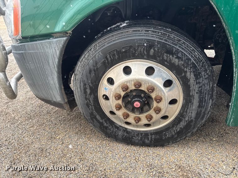 image for item YA2397 2017 Freightliner Cascadia 125 semi truck