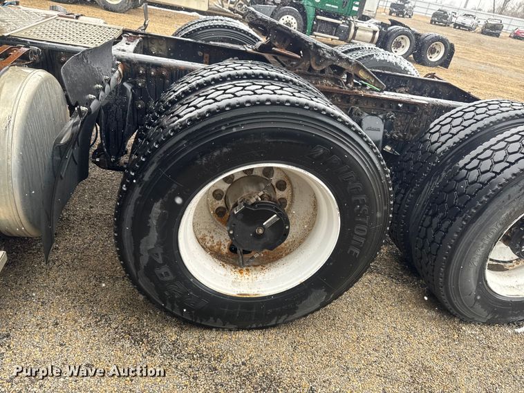 image for item YA2397 2017 Freightliner Cascadia 125 semi truck