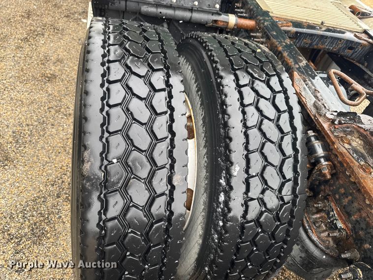 image for item YA2397 2017 Freightliner Cascadia 125 semi truck