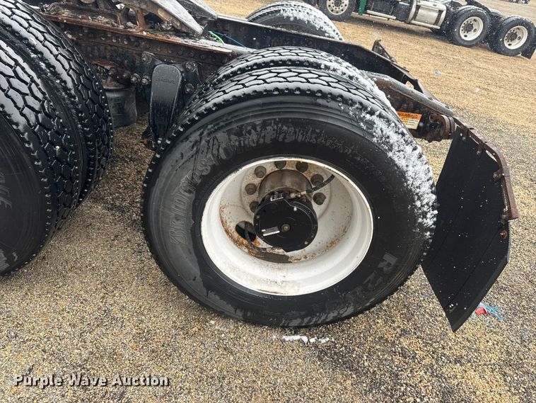 image for item YA2397 2017 Freightliner Cascadia 125 semi truck