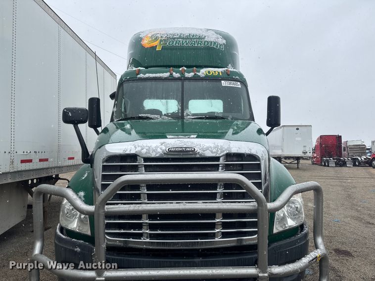 image for item YA2398 2017 Freightliner Cascadia 125 semi truck