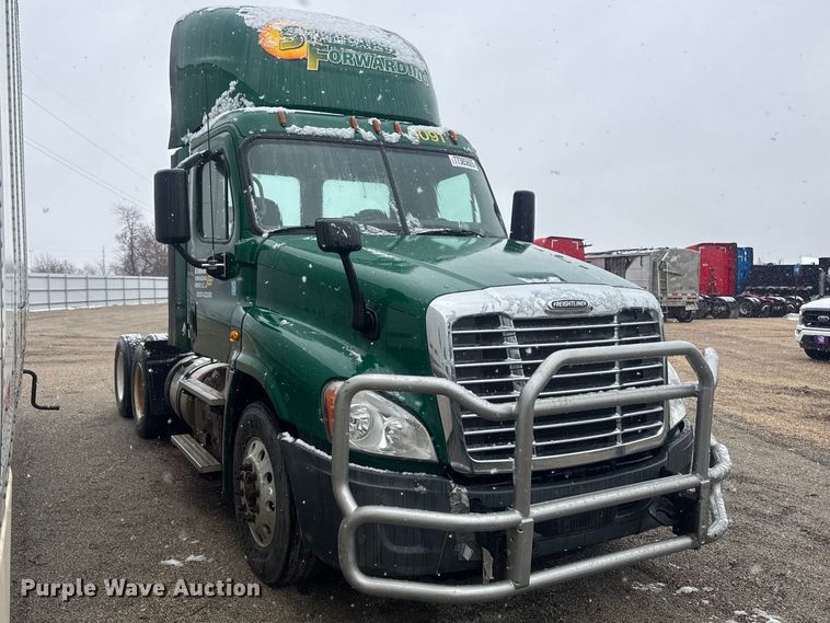 image for item YA2398 2017 Freightliner Cascadia 125 semi truck