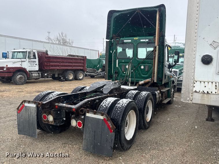 image for item YA2398 2017 Freightliner Cascadia 125 semi truck