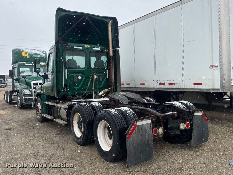 image for item YA2398 2017 Freightliner Cascadia 125 semi truck