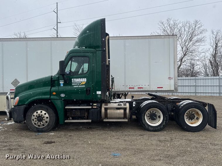 image for item YA2398 2017 Freightliner Cascadia 125 semi truck