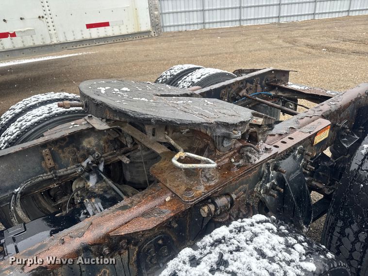 image for item YA2398 2017 Freightliner Cascadia 125 semi truck