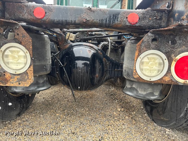 image for item YA2398 2017 Freightliner Cascadia 125 semi truck