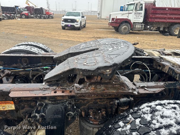 image for item YA2398 2017 Freightliner Cascadia 125 semi truck