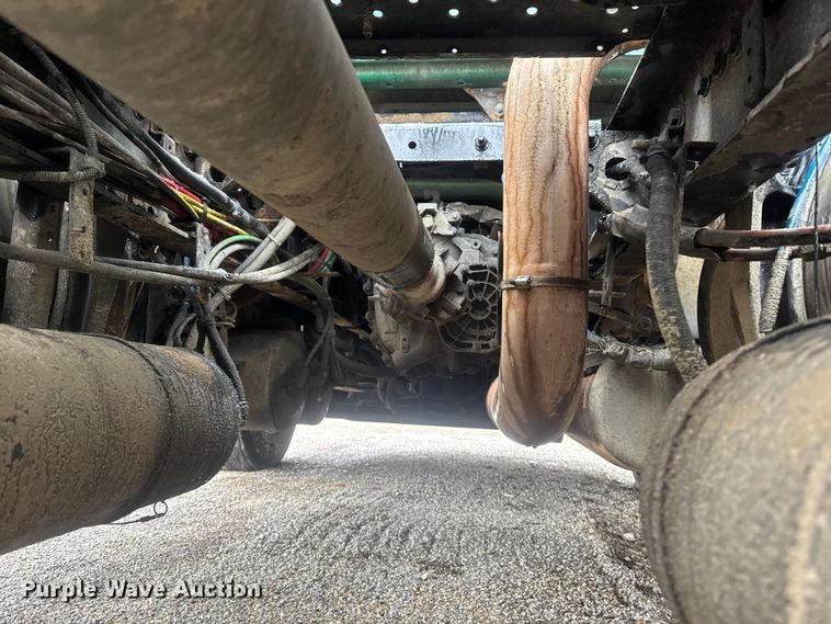 image for item YA2398 2017 Freightliner Cascadia 125 semi truck