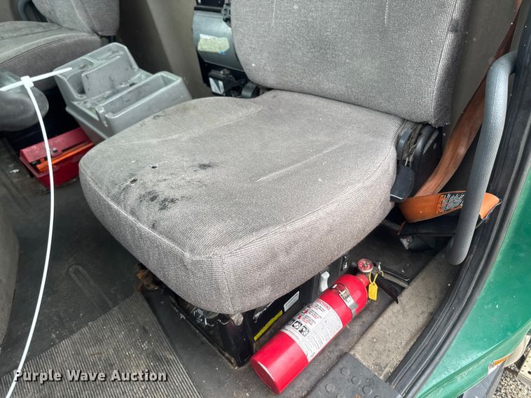 image for item YA2398 2017 Freightliner Cascadia 125 semi truck